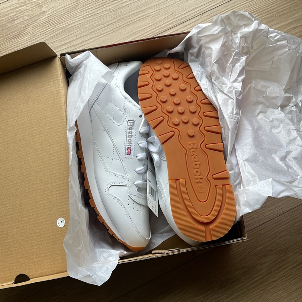 Reebok Women's Classic Leather Shoes - Picture 9 of 10